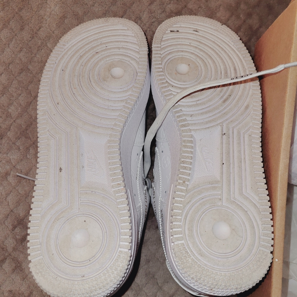 Sneakers - Picture 11 of 14
